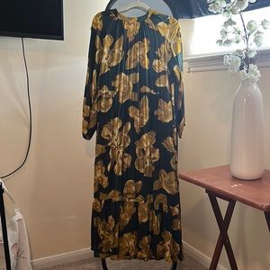 Maxi Floral Dress with long sleeves